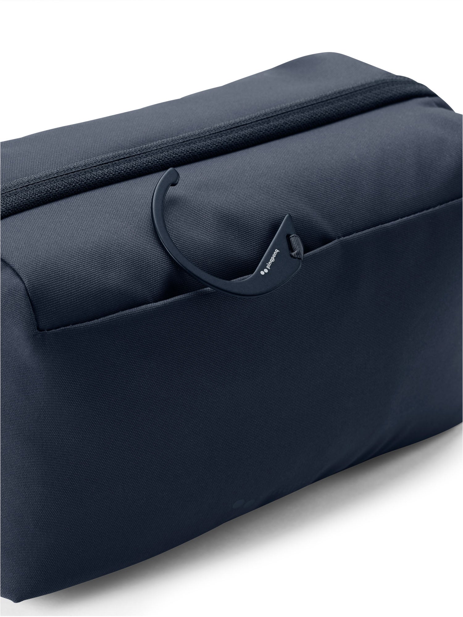 pinqponq-Washbag-Fjord-Navy-closeup-details