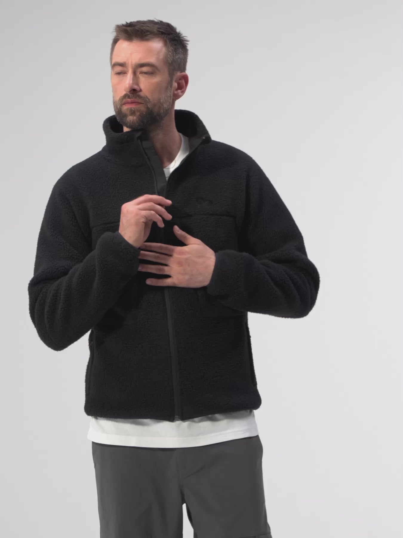 pinqponq-Fleece-Jacket-Men-Ginger-Biscuit-model-video